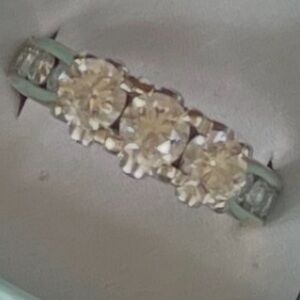 🔥Elegant 🔥3 round diamonds 🔥14k white Gold 🔥Engagement 🔥Ring.